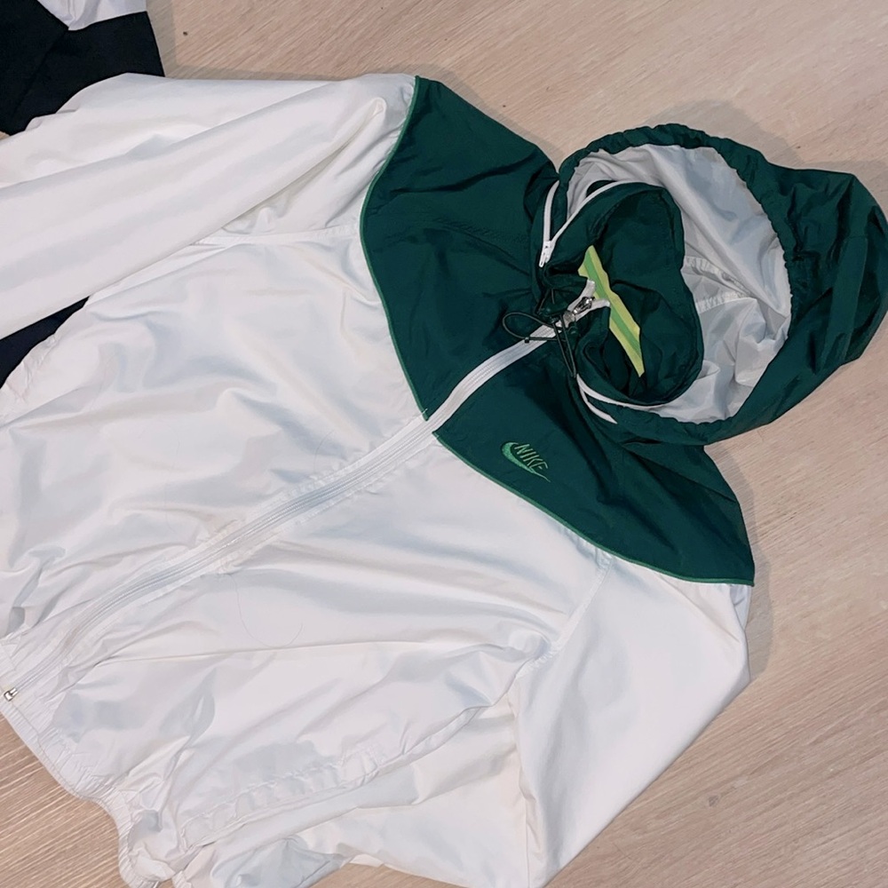 Nike Windbreaker size Medium